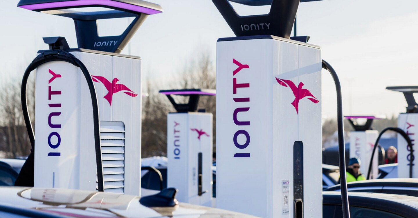 Ricarica auto elettrica, le differenze tra sistemi in corrente alternata o in continua